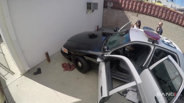 Секс втроем с полицейскими - #9