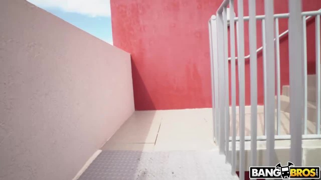 Блондинка заглатывает член - #1