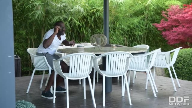 Темнокожий сосед позвал на секс - #1