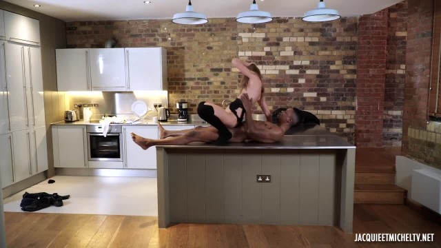 Межрасовый секс на кухонном столе - #7