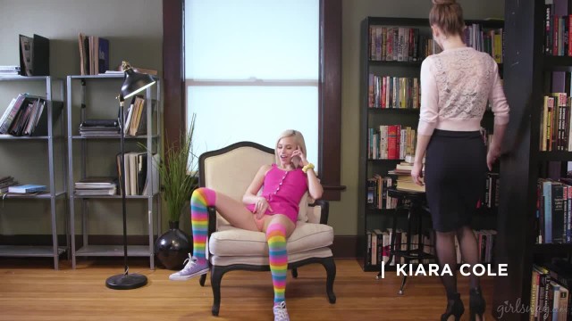 Опытная баба соблазнила молодую - #1